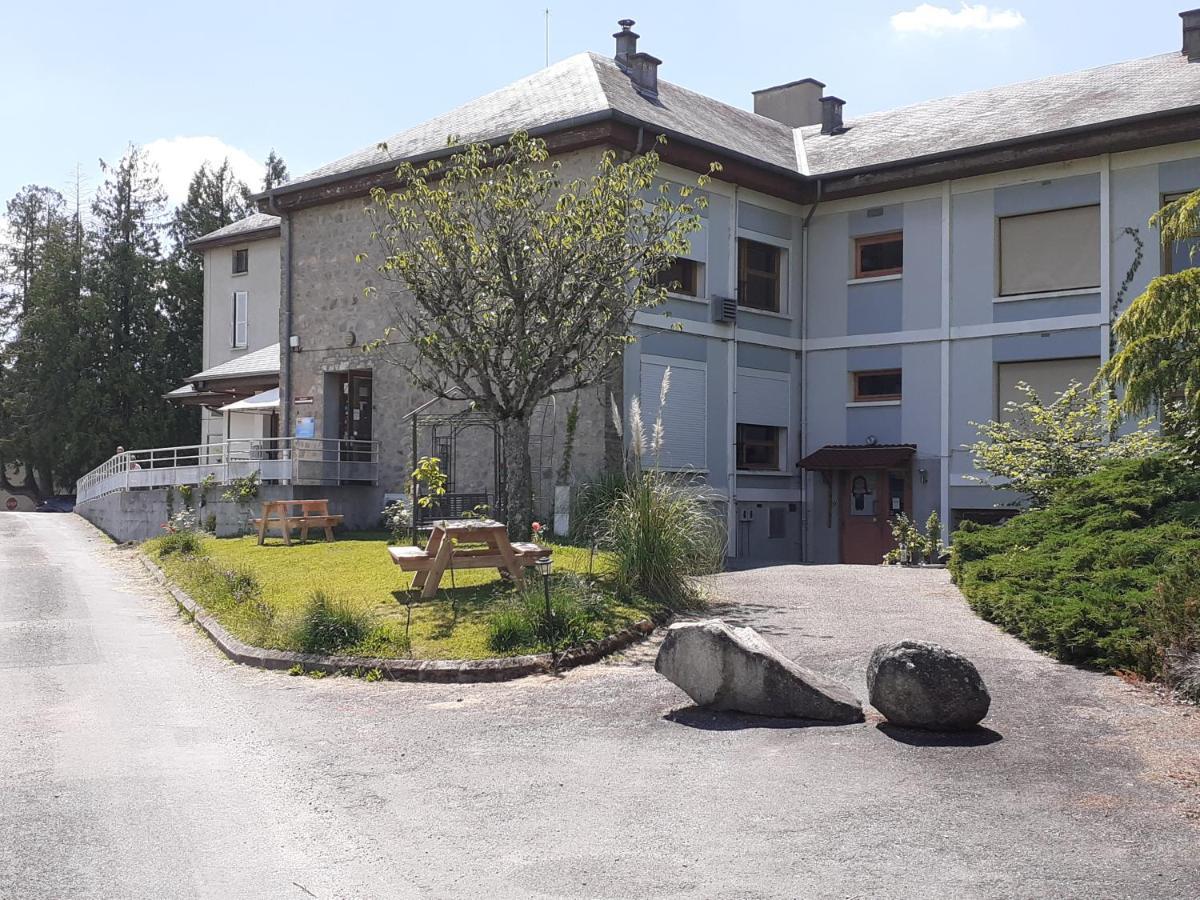 Hotel Les Remparts - Chez Dan Et Francois Bénévent-lʼAbbaye Exterior foto