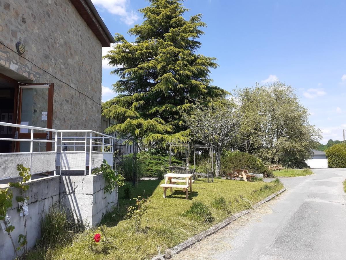 Hotel Les Remparts - Chez Dan Et Francois Bénévent-lʼAbbaye Exterior foto