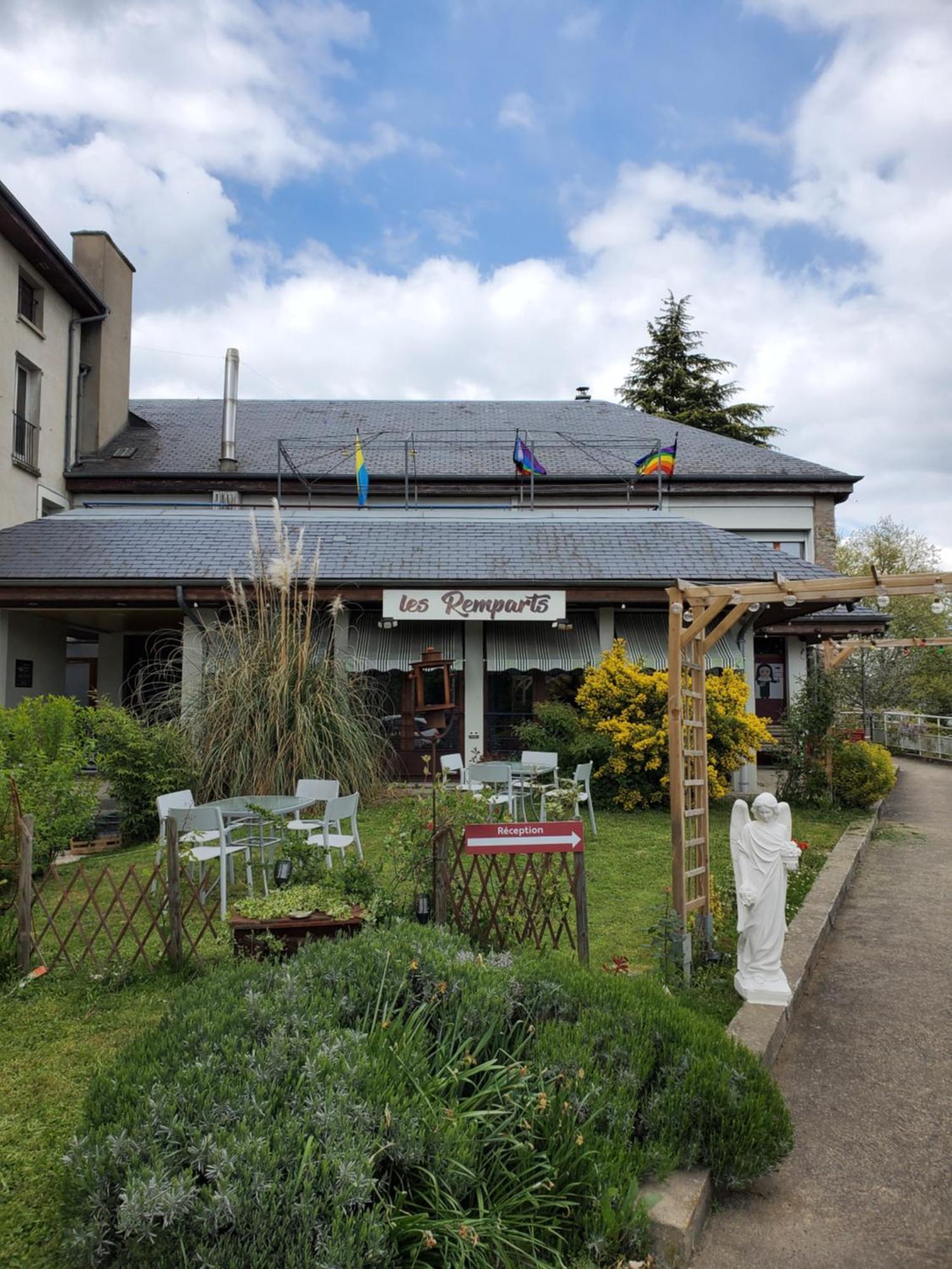 Hotel Les Remparts - Chez Dan Et Francois Bénévent-lʼAbbaye Exterior foto