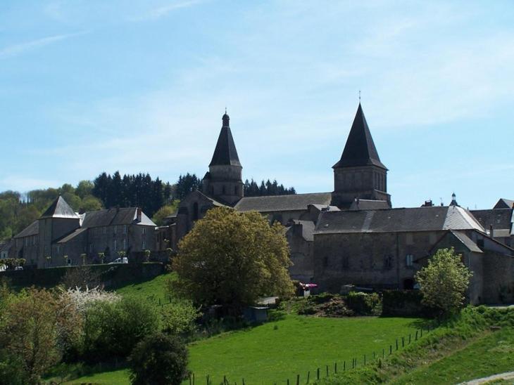 Hotel Les Remparts - Chez Dan Et Francois Bénévent-lʼAbbaye Exterior foto